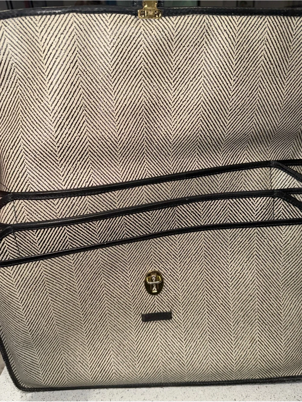 Geoffrey Beene Messenger Bag